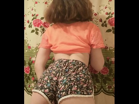 ❤️ Keçika ciwan a seksî li ber kamerayê kurtanên xwe ji xwe dike ❤❌ Porno li ku.poliglass34.ru ❌❤